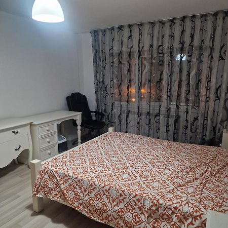 2 Bedrooms Apartment. Galaţi Exteriér fotografie