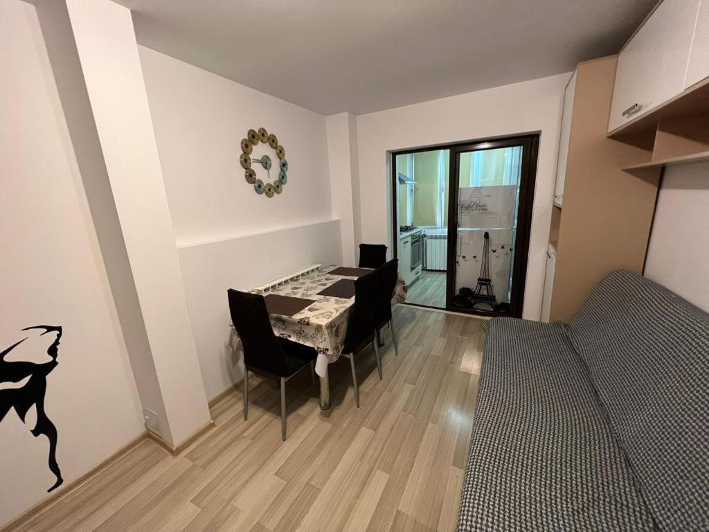 2 Bedrooms Apartment. Galaţi Exteriér fotografie